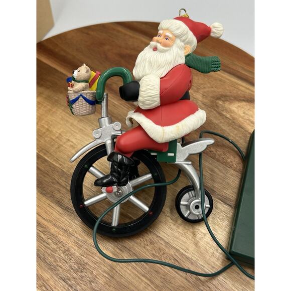Vtg Avon Cycling Santa Musical Ornament New in Gift Collection Box Christmas - Picture 3 of 10